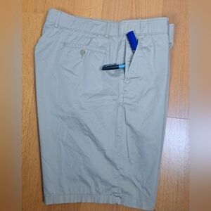 HAGGAR Men's Action Khaki Comfort Shorts Stretch And Flex Size 42 Preowned EUC